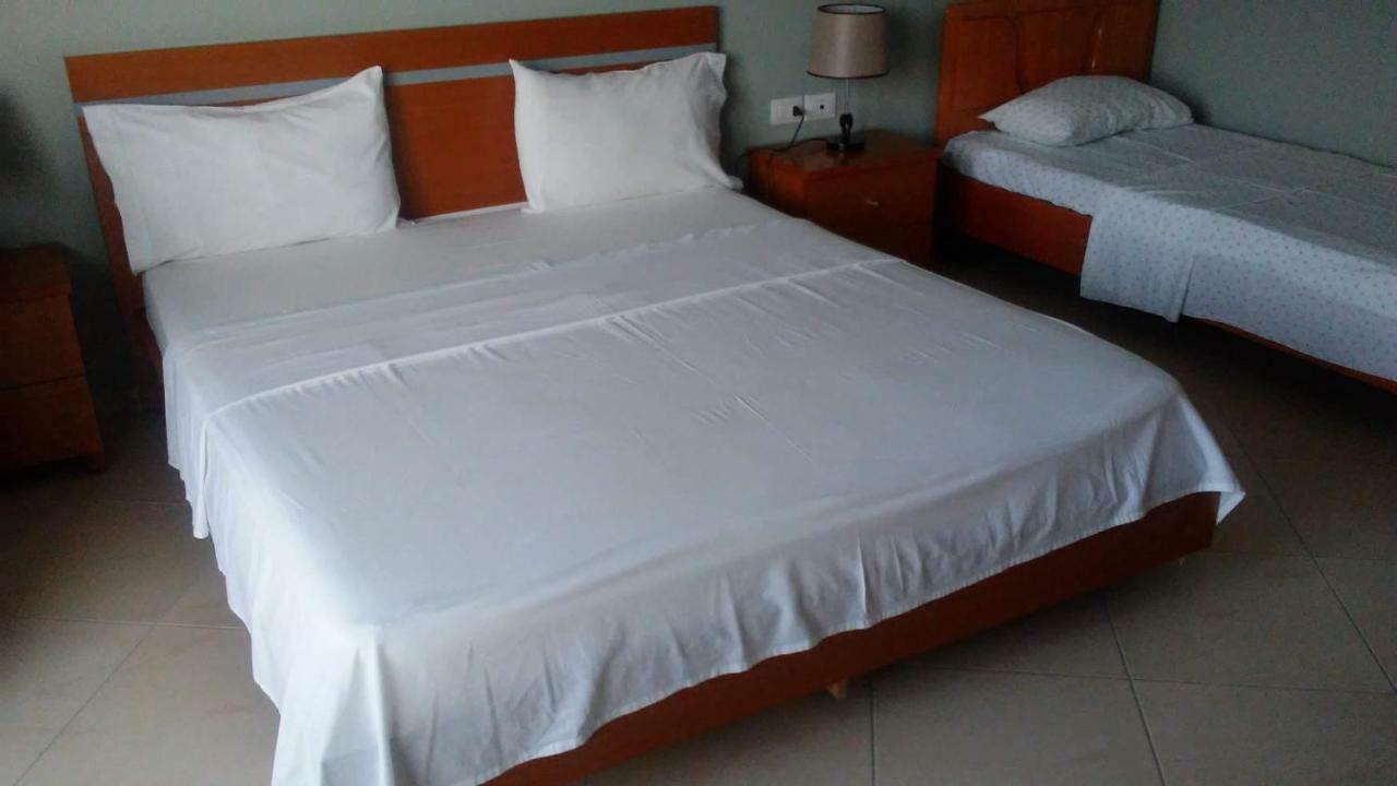 Hotel Majestic Ksamil Buitenkant foto