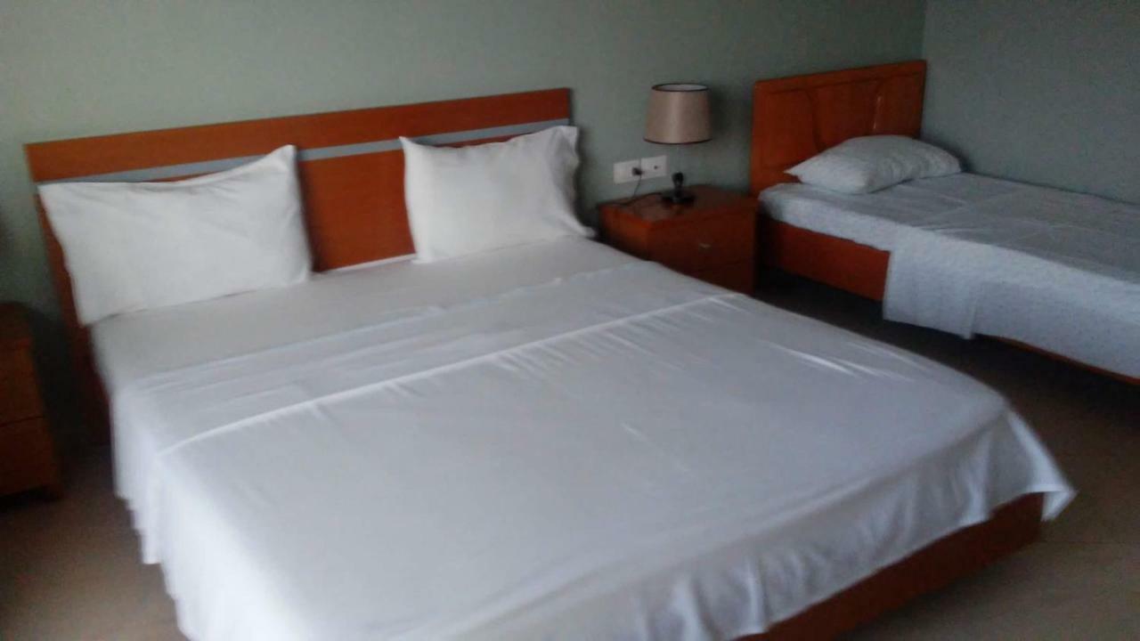 Hotel Majestic Ksamil Buitenkant foto