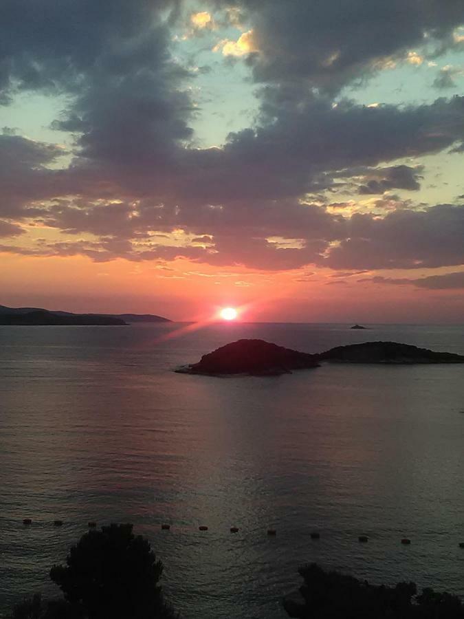 Hotel Majestic Ksamil Buitenkant foto